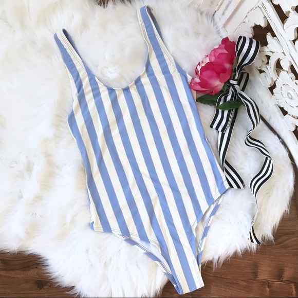 JUST ARRIVED✨Blue Striped One-piece Swimsuit - Picture 3 of 7